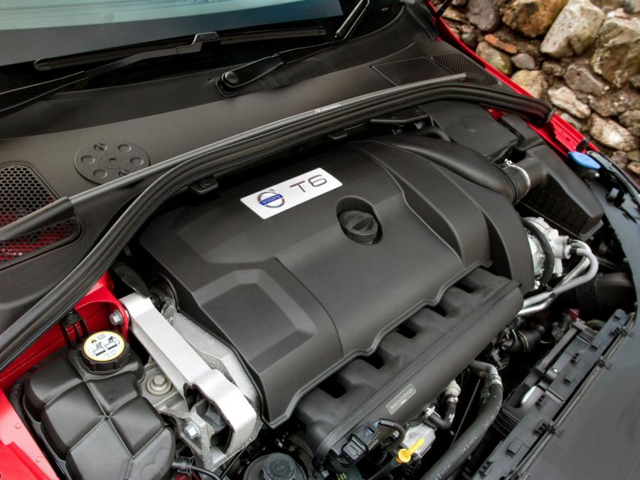  Volvo V60 R-Design 2010 года  (UK) (фото 13 из 15)